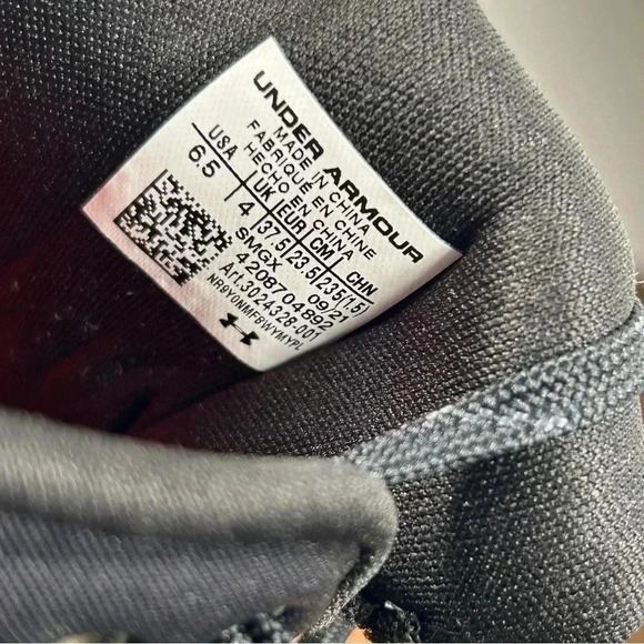 Womens  Baseball Cleats Under Armour Glyde MT Black Molded TPU Shoes NWT - Picture 8 of 9